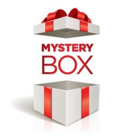 - ✨VINTAGE SWEATER MYSTERY BOX 📦✨NEW - Picture 3 of 4